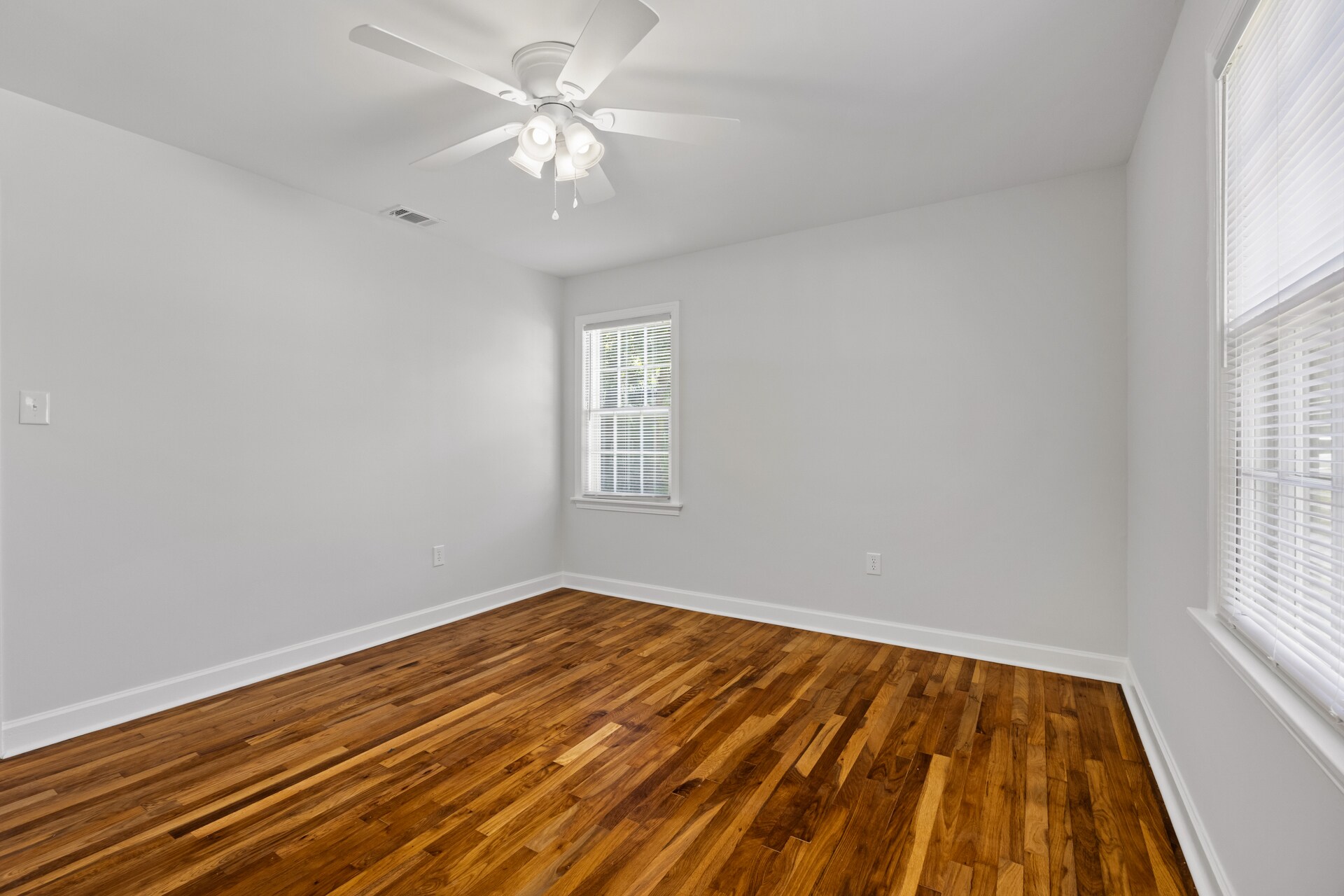 Building Photo - 2105 S Fernwood Dr