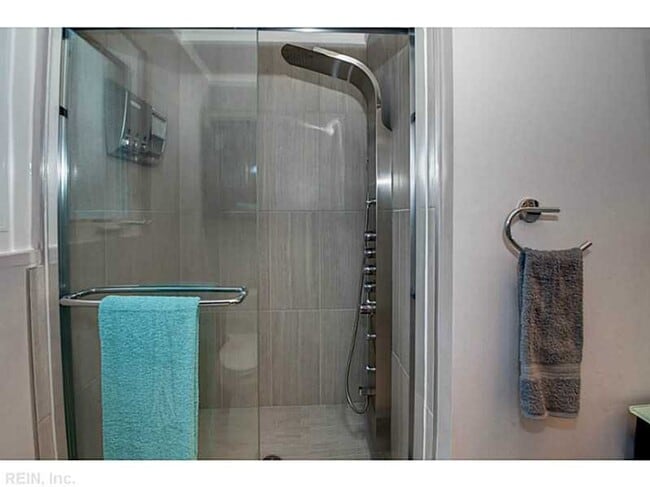 Building Photo - 3 Bed 2.5 Bath Townhouse for rent in Norfo...