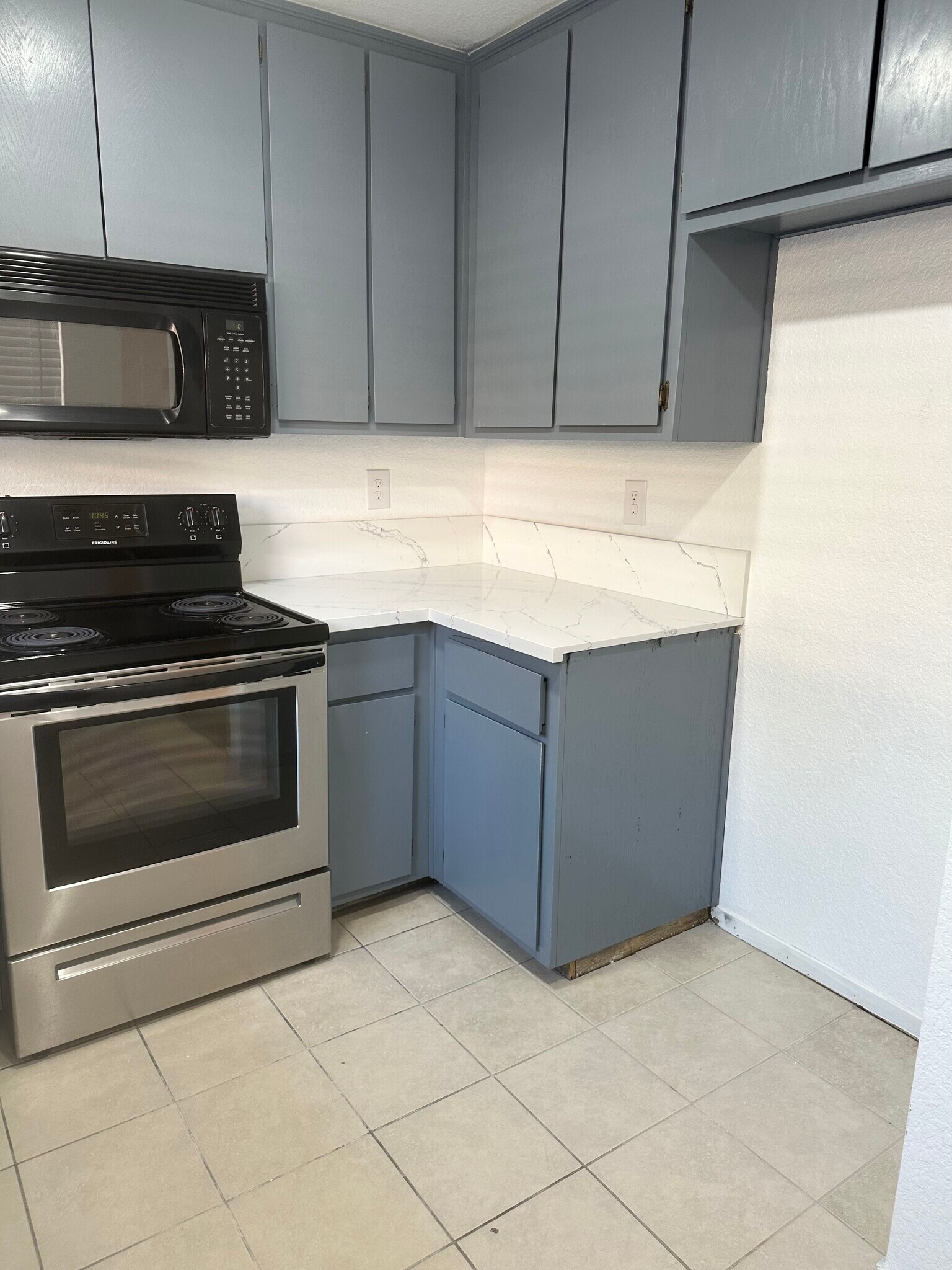 Building Photo - 3661 La Mancha Pl