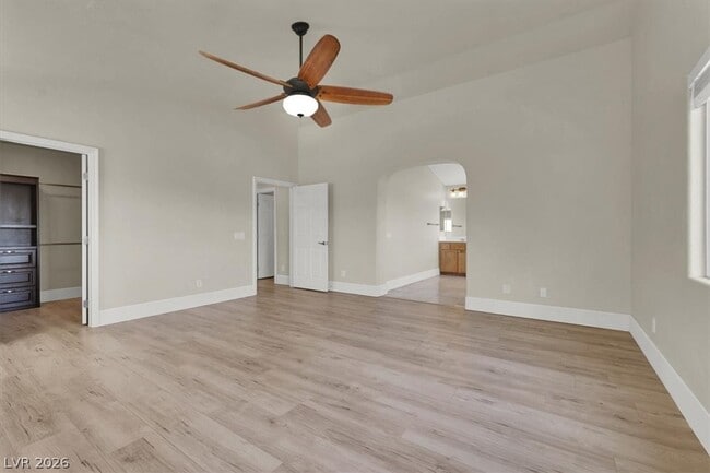 Building Photo - 446 Center Green Dr