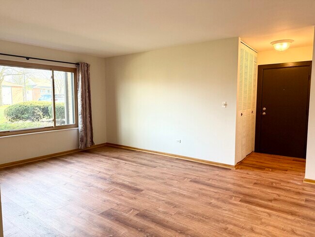 Building Photo - 6156 Knoll Way Dr