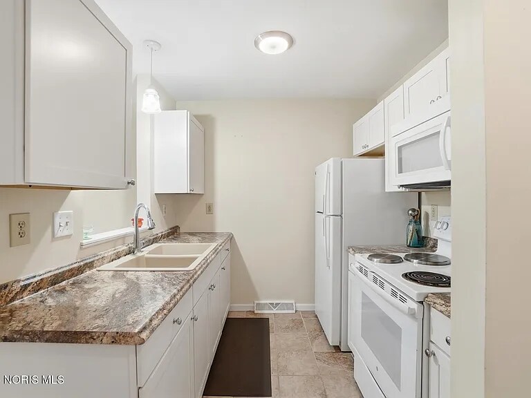 Building Photo - 711 Hart Ave