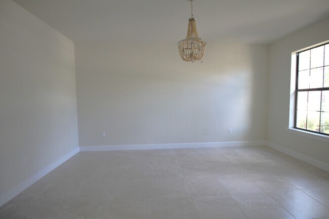 Building Photo - 2071 Parson St