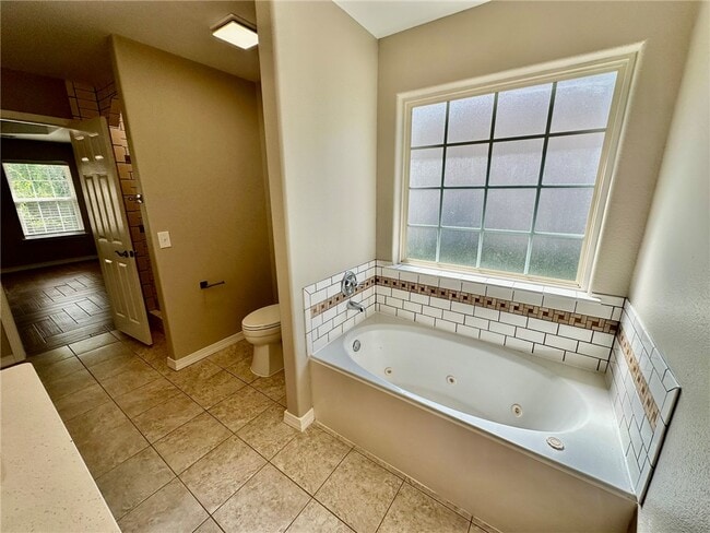 Building Photo - 6 Roessler Ln