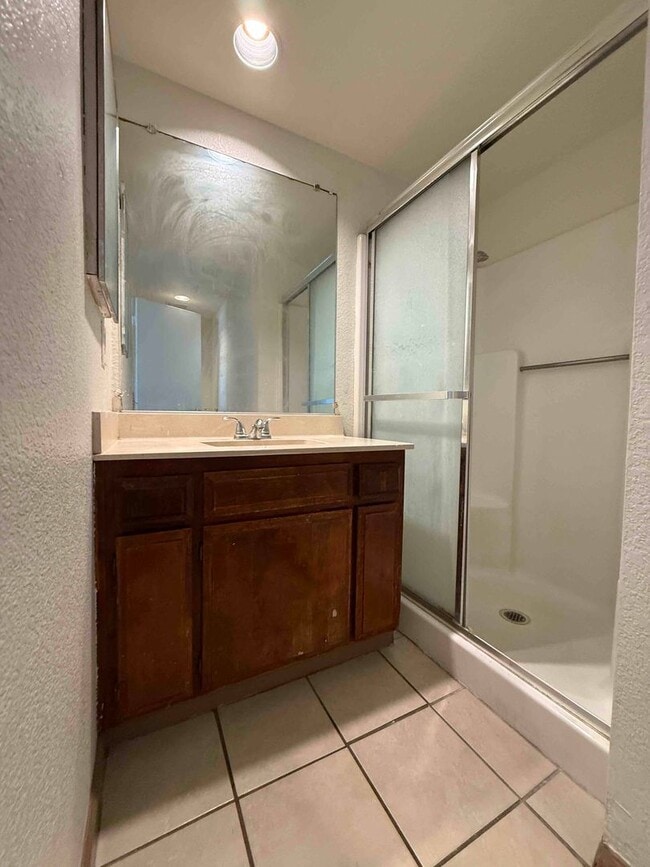 Building Photo - 2 Bed 2 Full Bath Condo