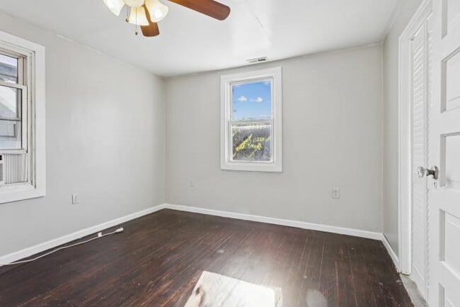 Building Photo - 710 W 31st St