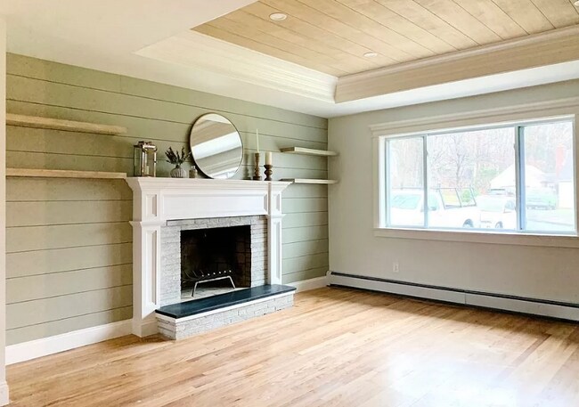 Building Photo - 35 Grandview Dr