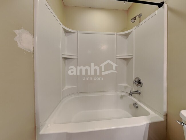 Building Photo - 19 Winslow Cir