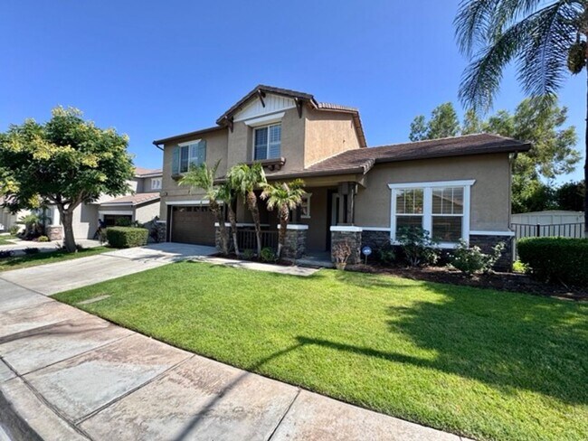 Building Photo - Beautiful Corona Pool Home with 4 bedroom ...