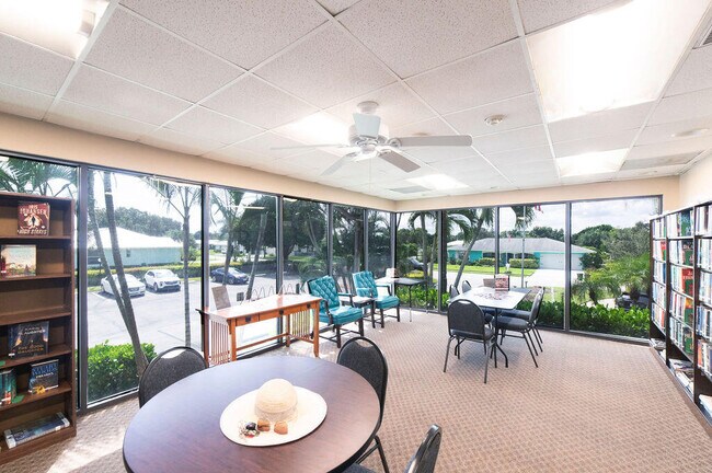 Building Photo - 18081 SE Country Club Dr