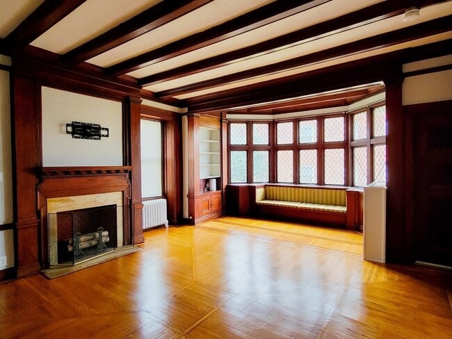 Building Photo - 172 Nesmith St