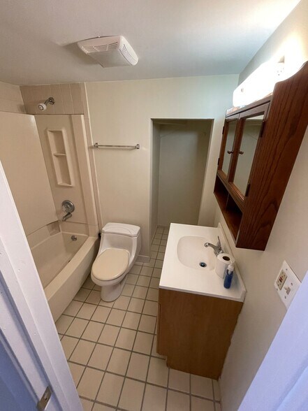 Bathroom - 9 Manchester Ave