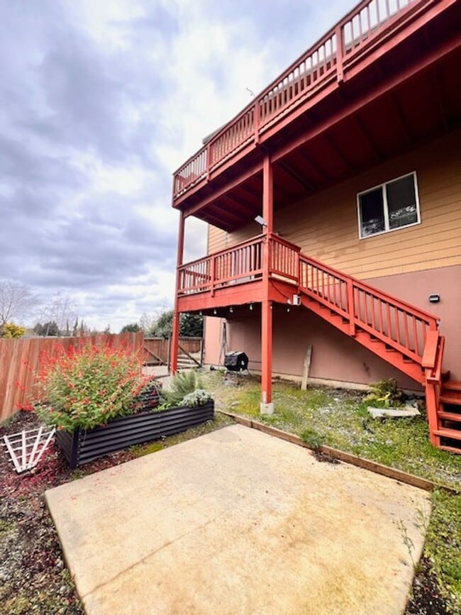 Building Photo - 2165