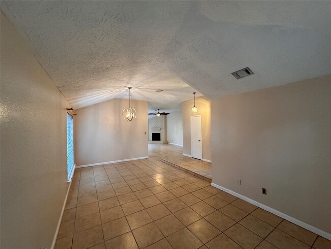 Primary Photo - 2827 Parkwood Manor Dr