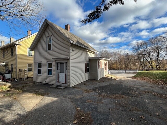 Building Photo - 90 Chapman St