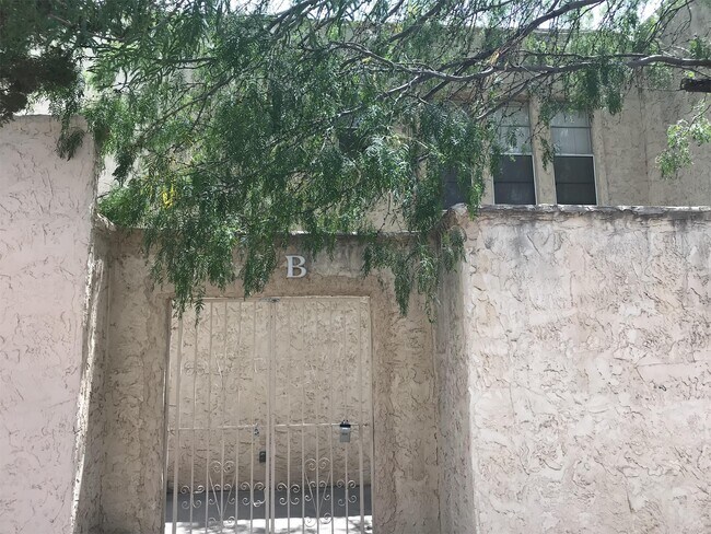 Building Photo - 10628 B SPRINGWOOD