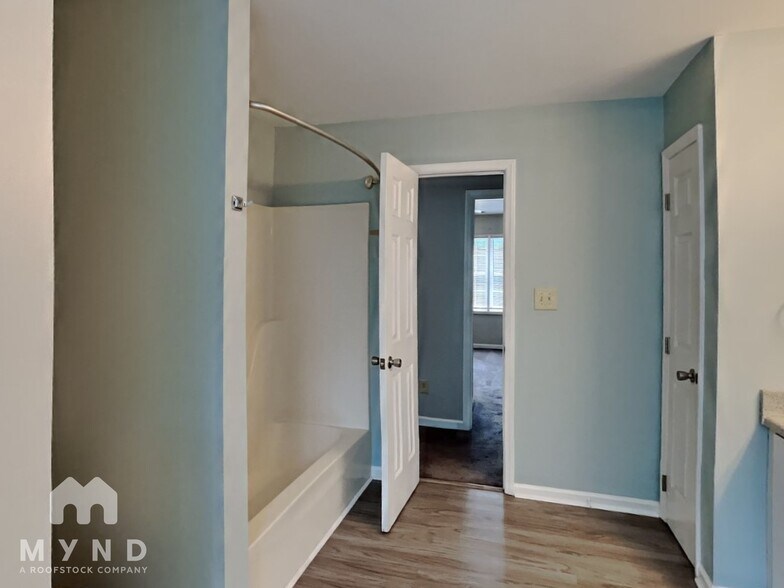 Building Photo - 2745 Sterling Park Dr