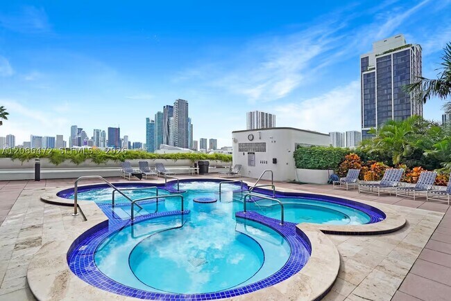 Building Photo - 1717 N Bayshore Dr