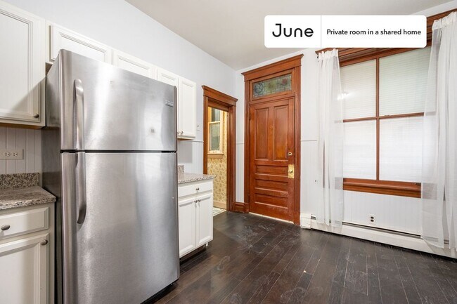 Building Photo - Private bedroom in 3 bed/1 bath Home