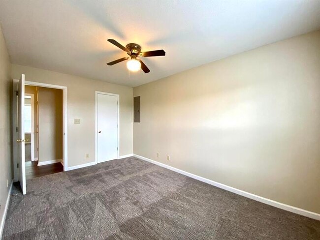 Building Photo - 701 Carbondale Dr