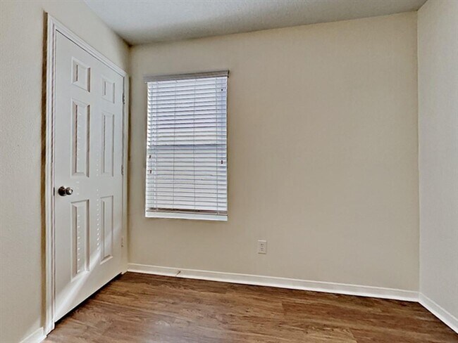 Building Photo - 16973 Scenic Knoll