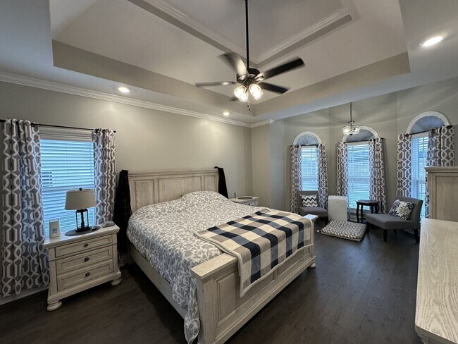 Building Photo - 4 Bedroom 3 Bathroom Home with Bonus Room!