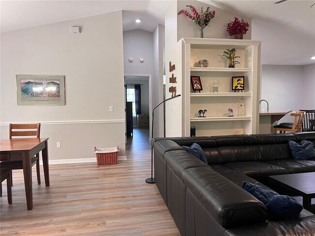 Building Photo - 6841 SW 80th Dr