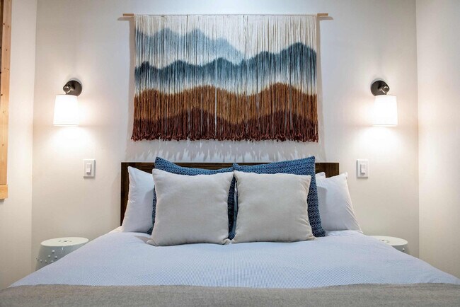 Building Photo - 4535 Roxanne St