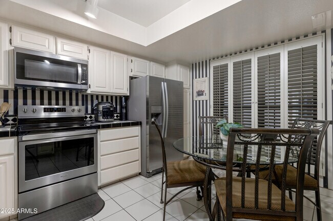 Building Photo - 5102 N 31st Pl