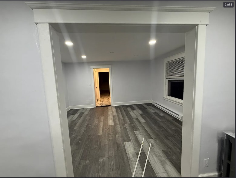 Building Photo - 11 Mather St