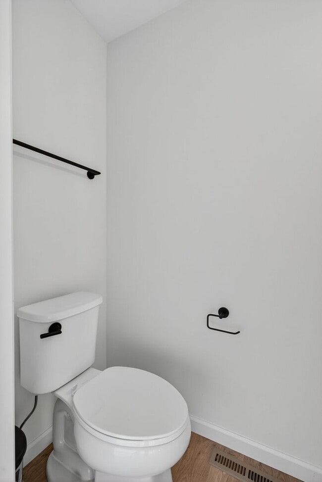 Building Photo - Modern 2-Bedroom Townhome