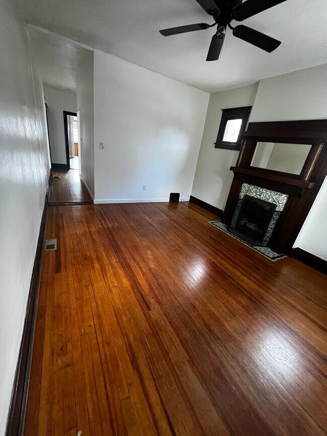 Building Photo - 1120 E 12th Ave