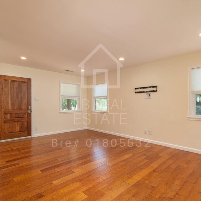 Building Photo - 1382 Sir Francis Drake Blvd