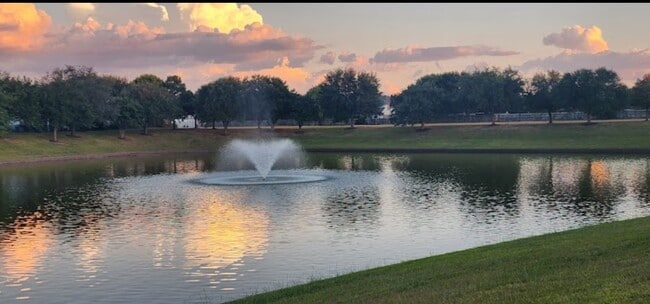 Building Photo - 16431 Sunlamp Ct