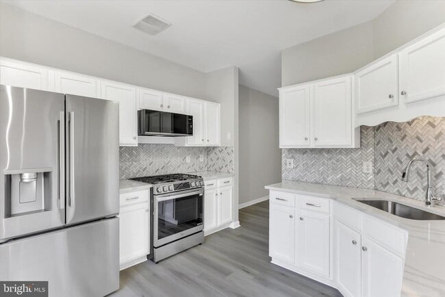 Building Photo - 9411 Royal Bonnet Terrace