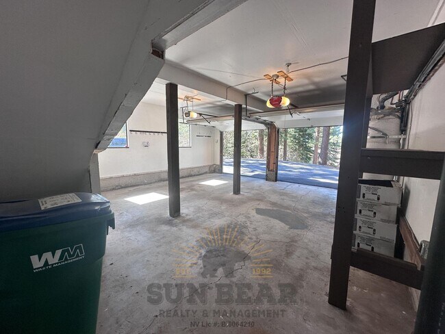 Building Photo - Spacious 3 Bed, 3.5 Bath Home with Forest ...