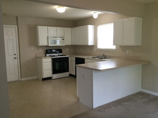 Building Photo - 12132 Roundtree Rd