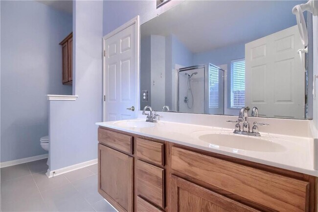 Building Photo - 1100 Emmitt Run