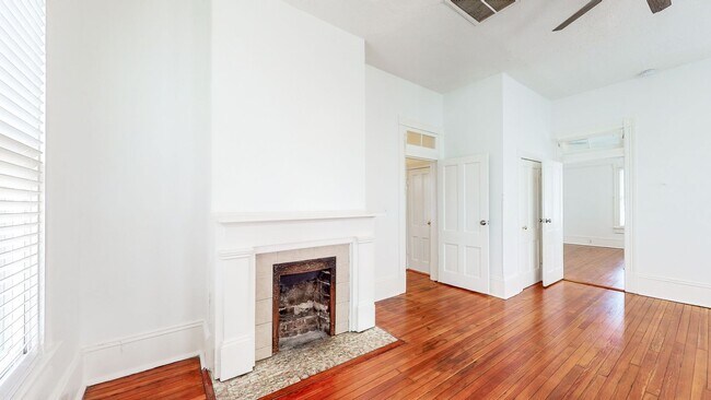 Building Photo - 123 W 41st St