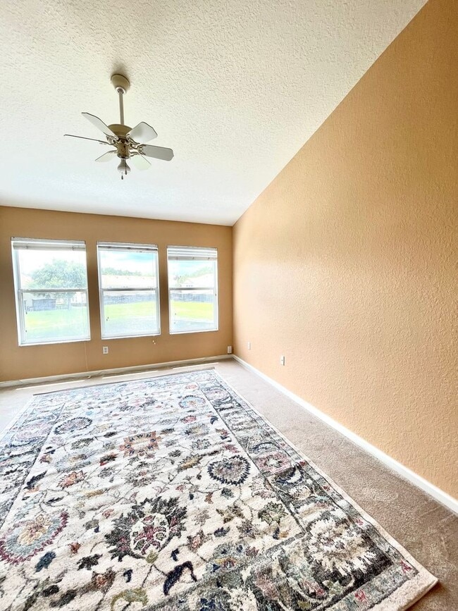 Building Photo - $1,690 2 BED / 2.5 BATH - 2 Story Townhouse