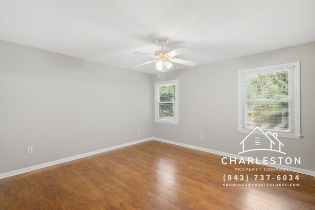 Building Photo - 2067 Dogwood Rd
