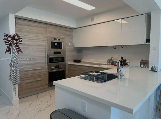 Building Photo - 330 Sunny Isles Blvd
