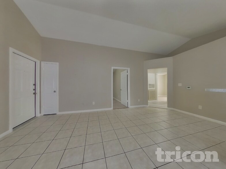 Building Photo - 3215 Kelling St