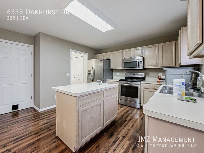 Building Photo - 6335 Oakhurst Dr