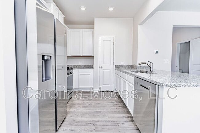 Building Photo - 221 Stone Fruit Ct