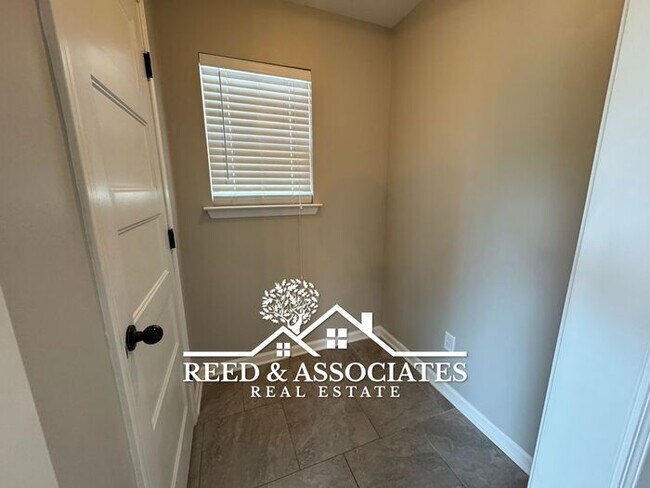Building Photo - Spacious Olive Branch Home