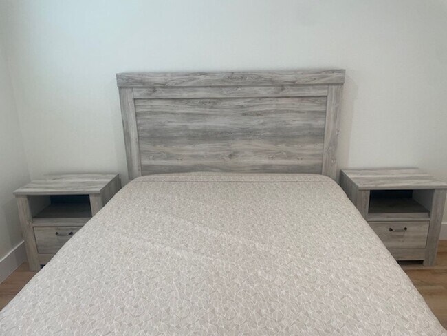 Building Photo - Beautifully Furnished 1 Bdrm 1 Bath House ...