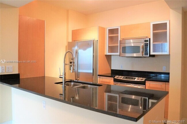 Building Photo - 951 Brickell Ave
