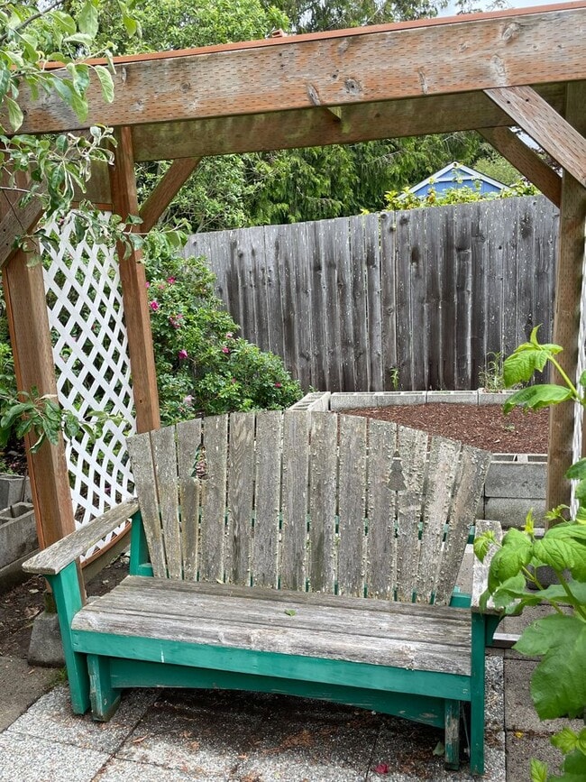 Building Photo - Lovely Single Level Home in Oak Harbor and...