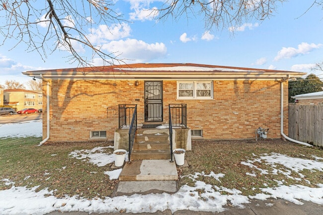 Building Photo - 3457 Main St